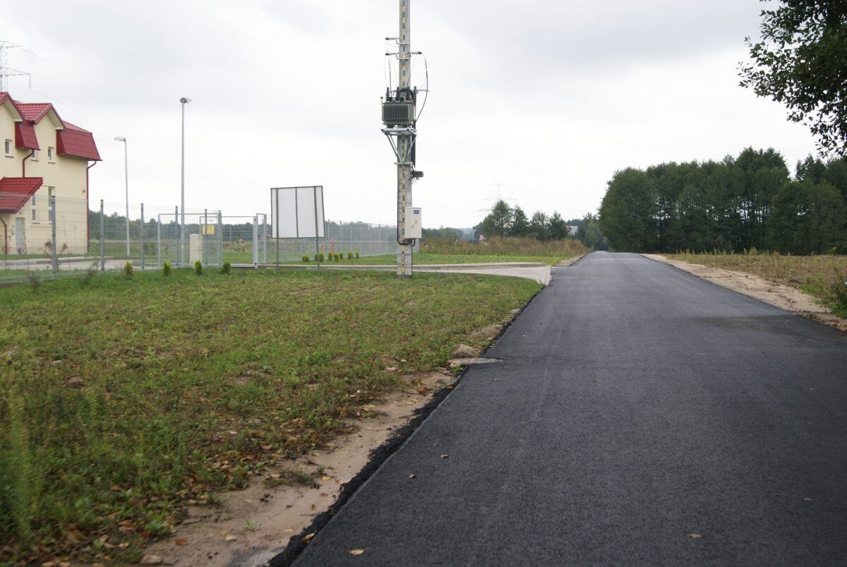Przebudowa drogi powiatowej nr 6903W Zaździerz – Płock na odcinku od km 0+010 do km 0+640 o długości 0,630 km.